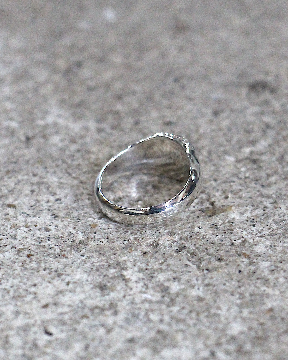 HORIZON / BEADED ROUND SIGNET