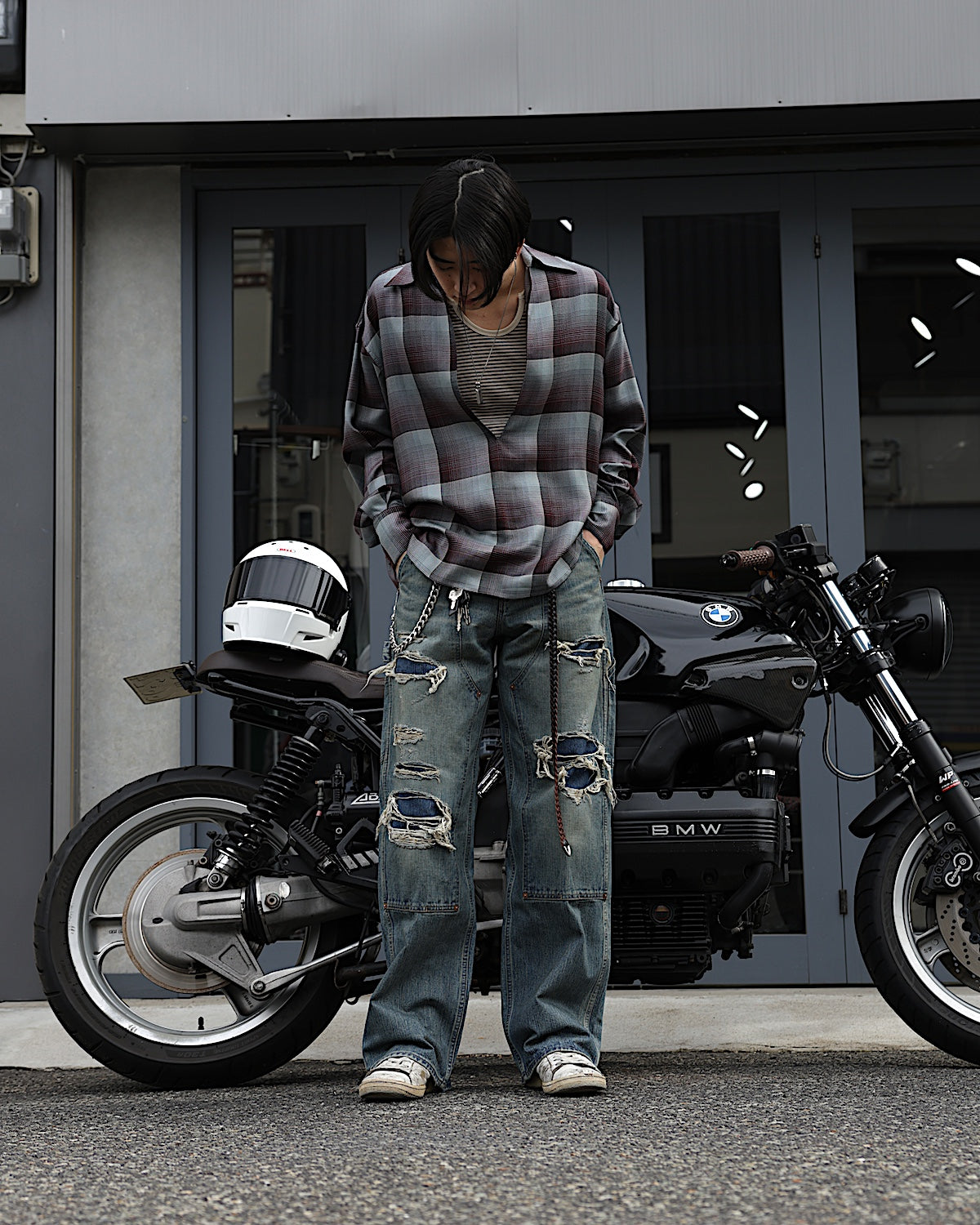SUGARHILL / DESTRESSED MODERN DENIM DOUBLE KNEE CUT