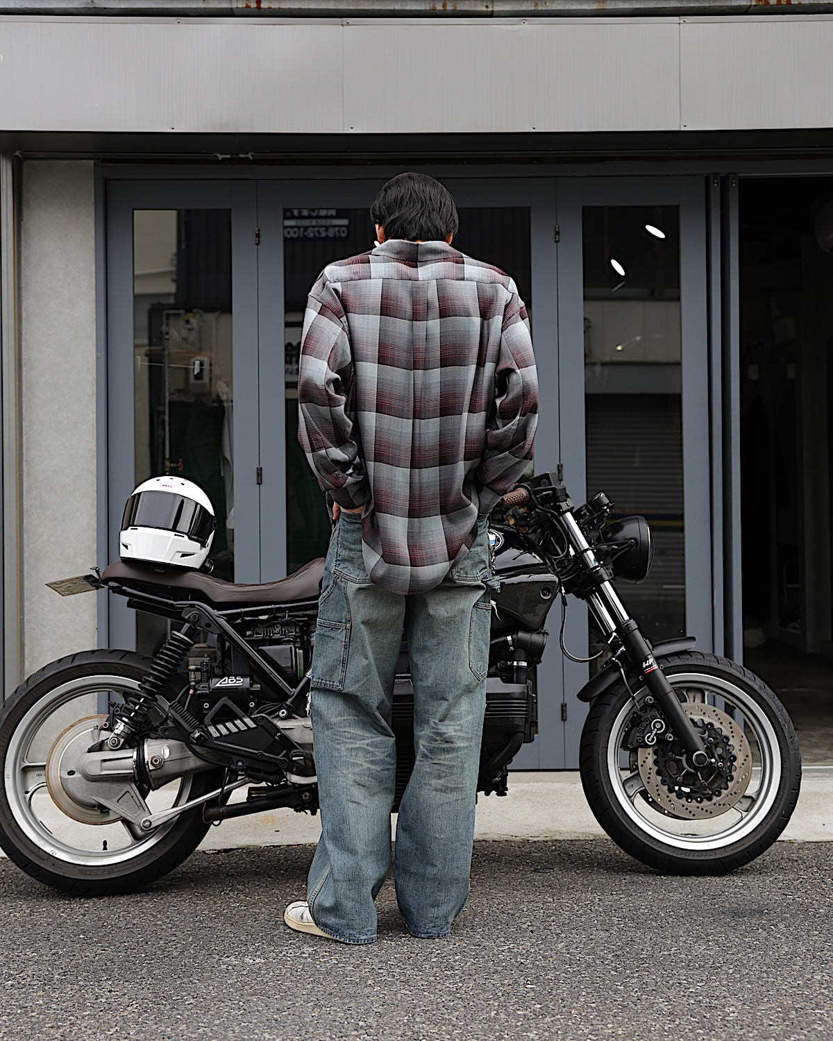 SUGARHILL / DESTRESSED MODERN DENIM DOUBLE KNEE CUT