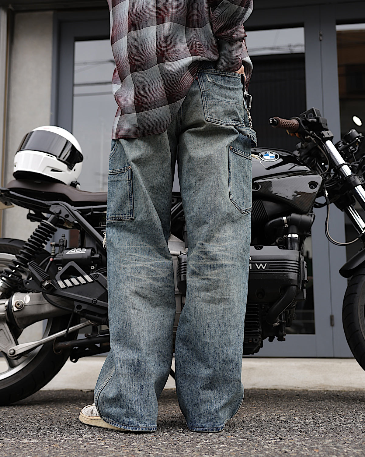SUGARHILL / DESTRESSED MODERN DENIM DOUBLE KNEE CUT