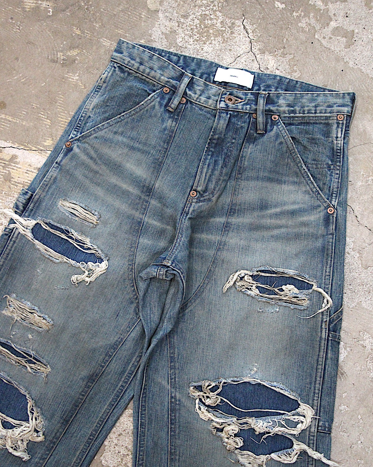 SUGARHILL / DESTRESSED MODERN DENIM DOUBLE KNEE CUT