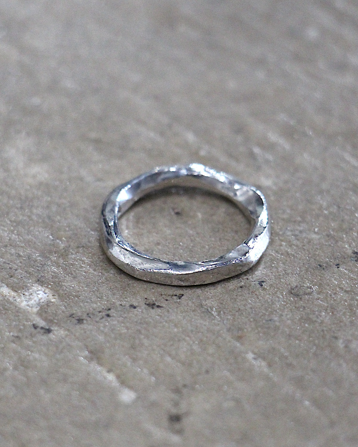 HORIZON / UNVEN RING