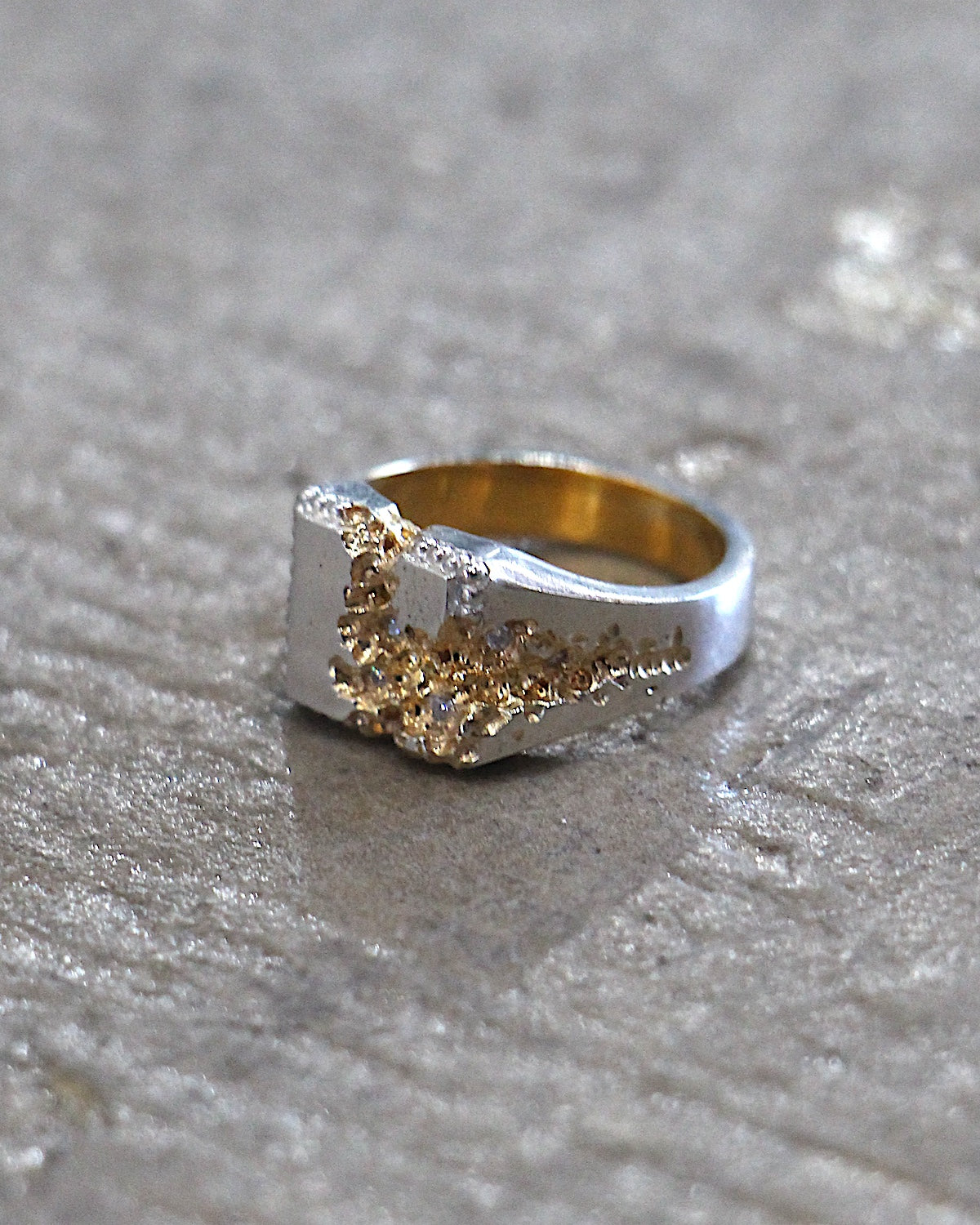 HORIZON / FRACTURED BEADED SQUARE