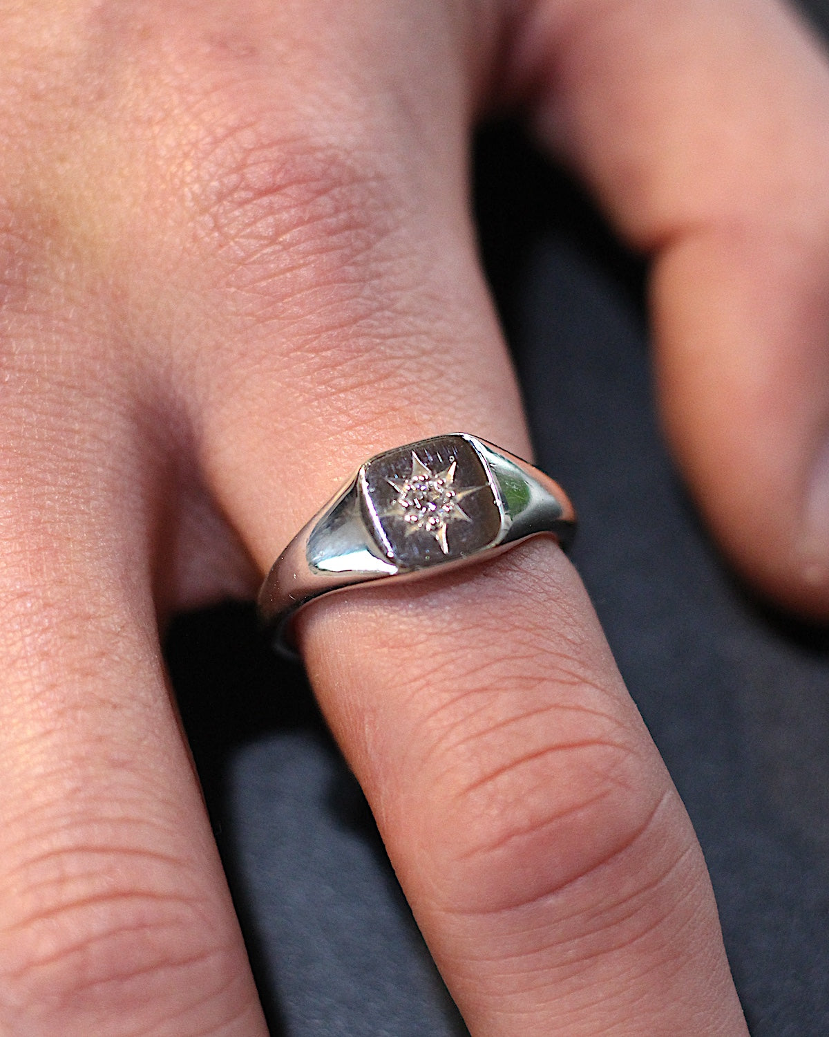 HORIZON / HALO SQUARE SIGNET