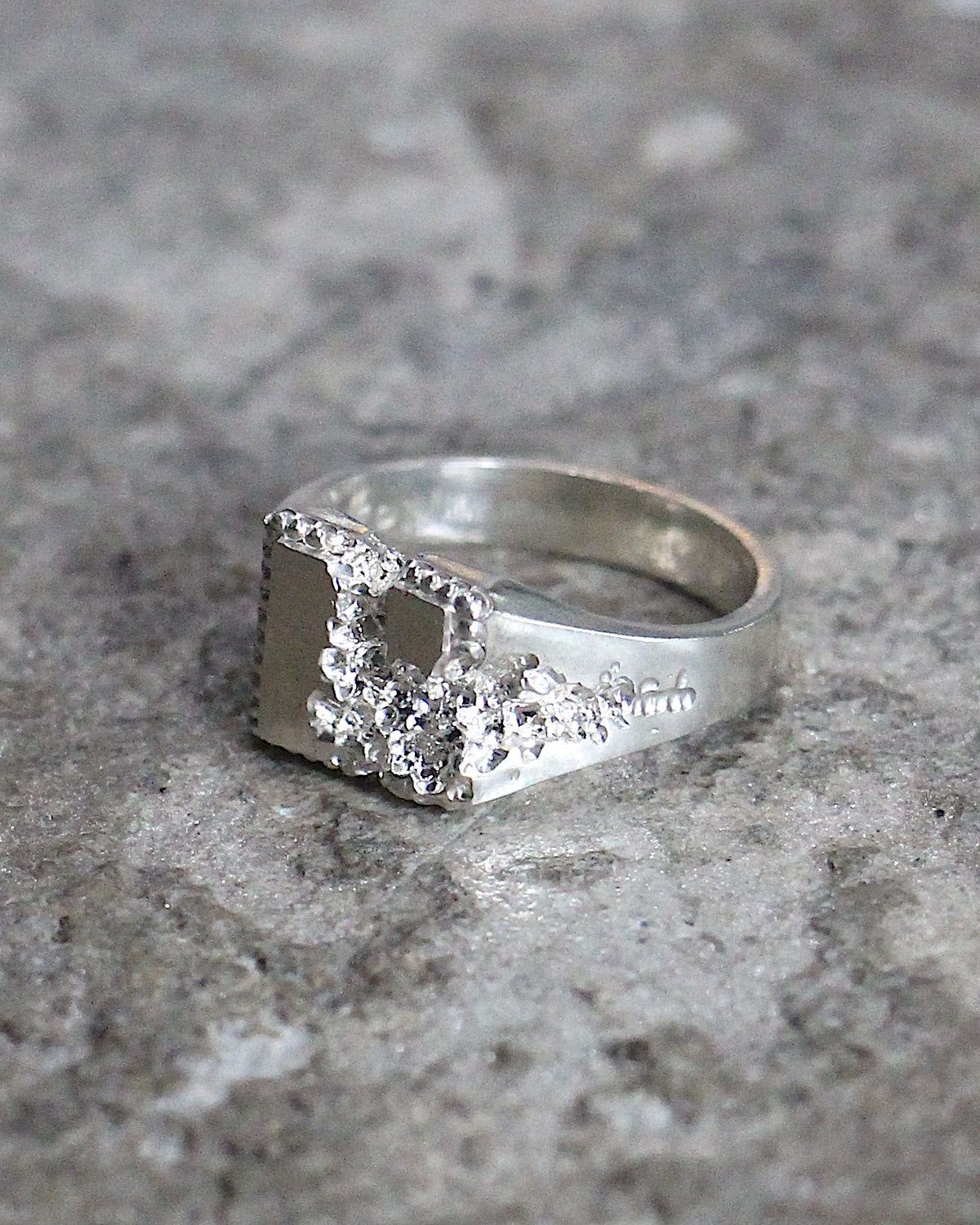 HORIZON / FRACTURED BEADED SQUARE