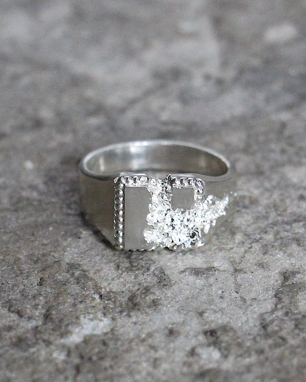 HORIZON / FRACTURED BEADED SQUARE