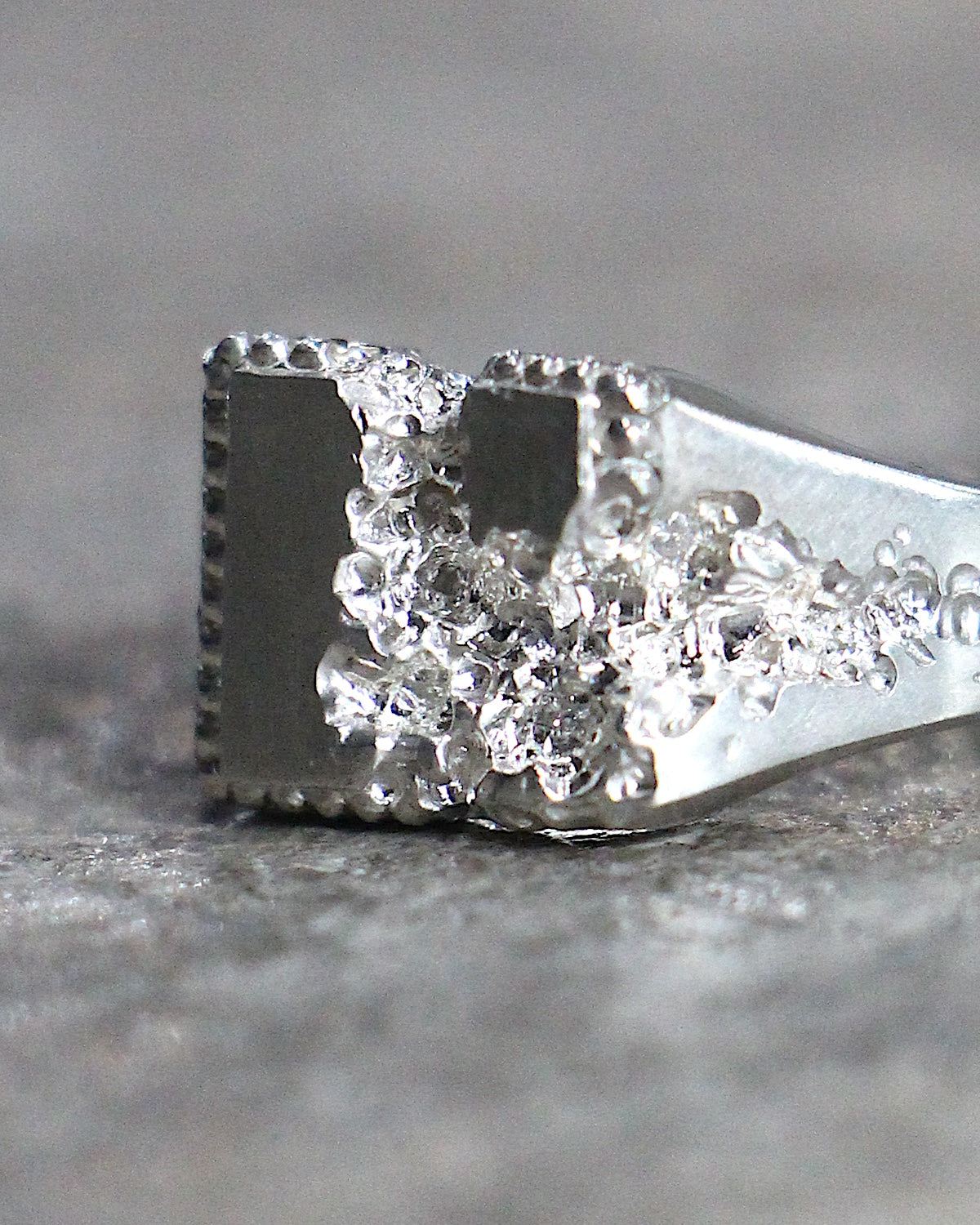 HORIZON / FRACTURED BEADED SQUARE