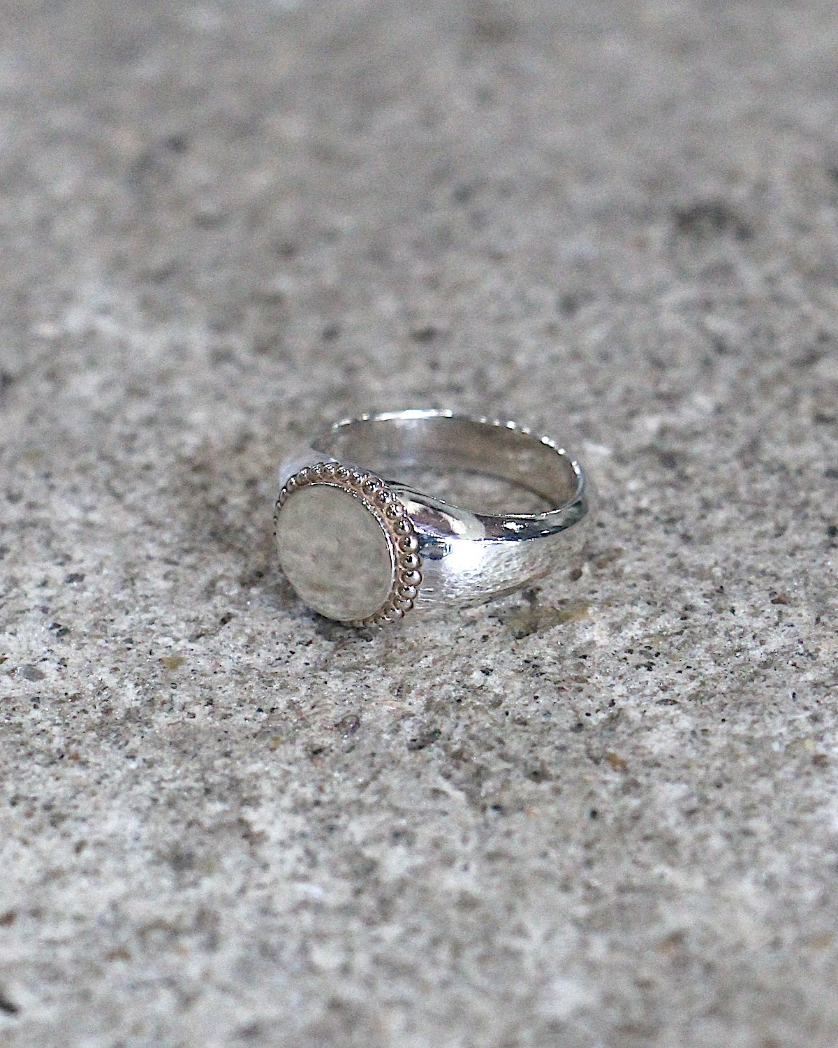 HORIZON / BEADED ROUND SIGNET