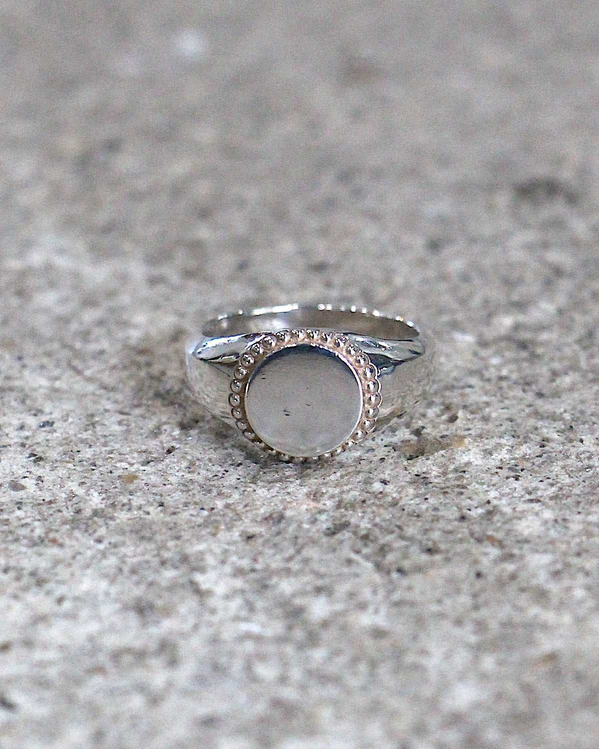 HORIZON / BEADED ROUND SIGNET