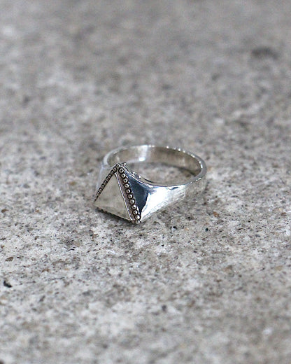HORIZON / BEADED TRIANGLE SIGNET