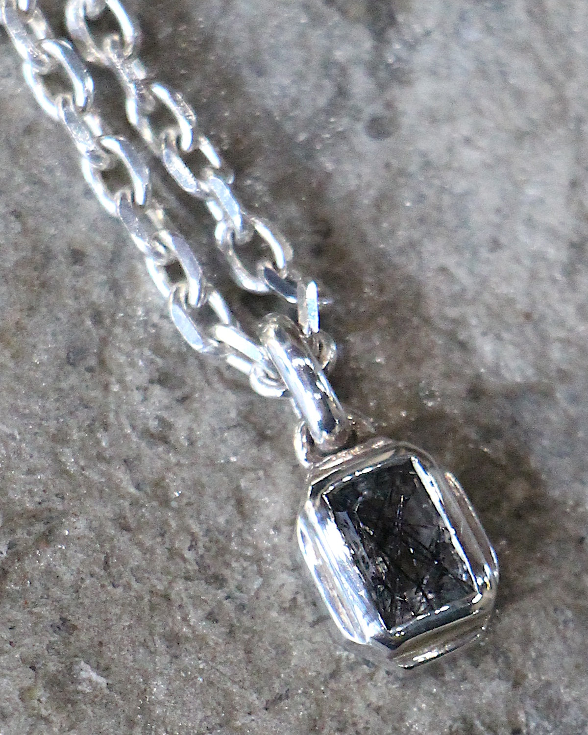 HORIZON / O DROP STONE NECKLACE RUTILATED QUARTZ