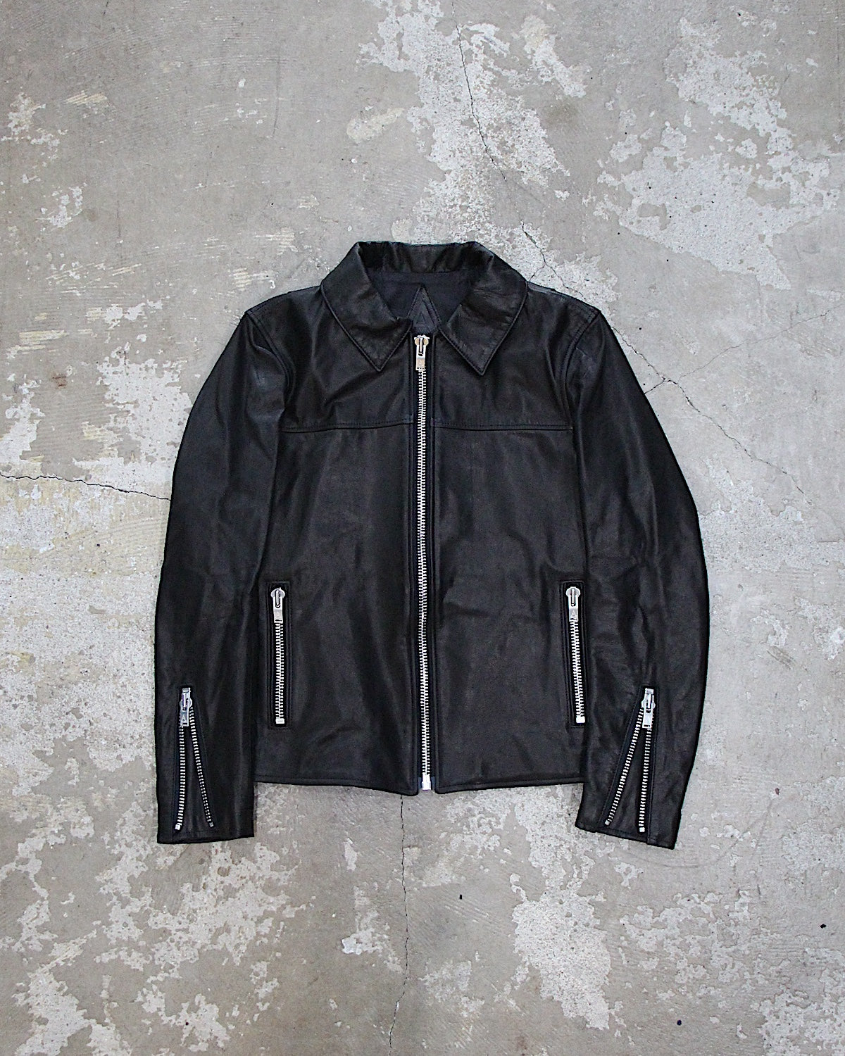 A LEATHER / ROADSTER JACKET