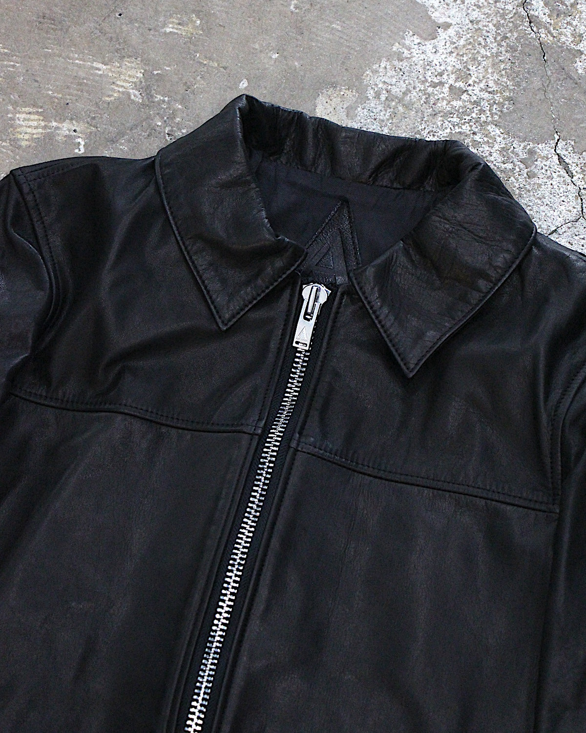 A LEATHER / ROADSTER JACKET
